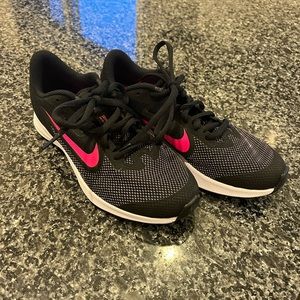 Nike downshifter shoes size 4y NWOT